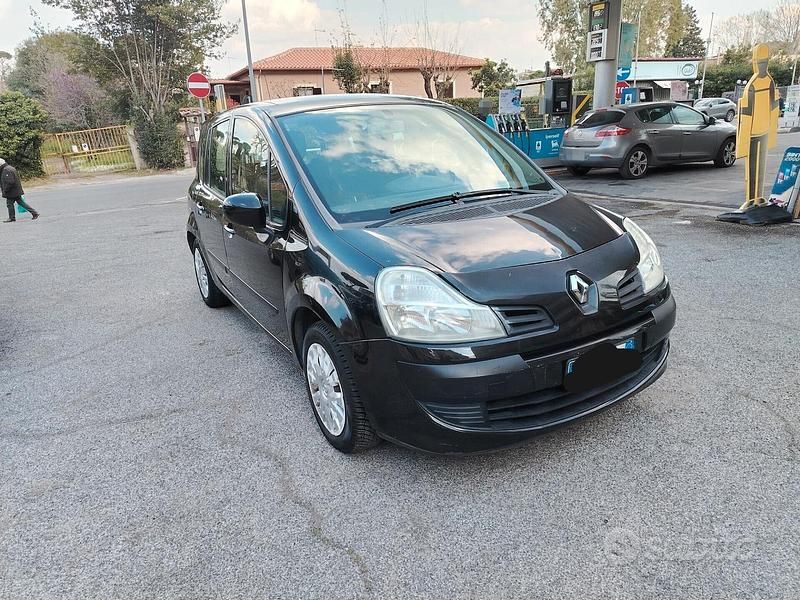 Usata Renault Modus 75 CV (55 kW) 2011 Nero Monovolume