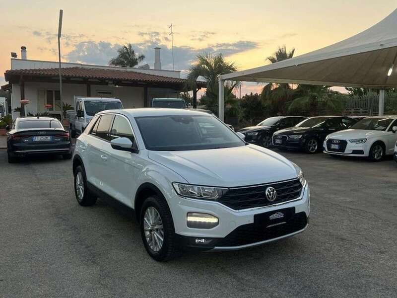 Bianco pastello Usata 2020 VW T-Roc Business SUV | 17.900 € (Buon prezzo) - Immagine 1/4