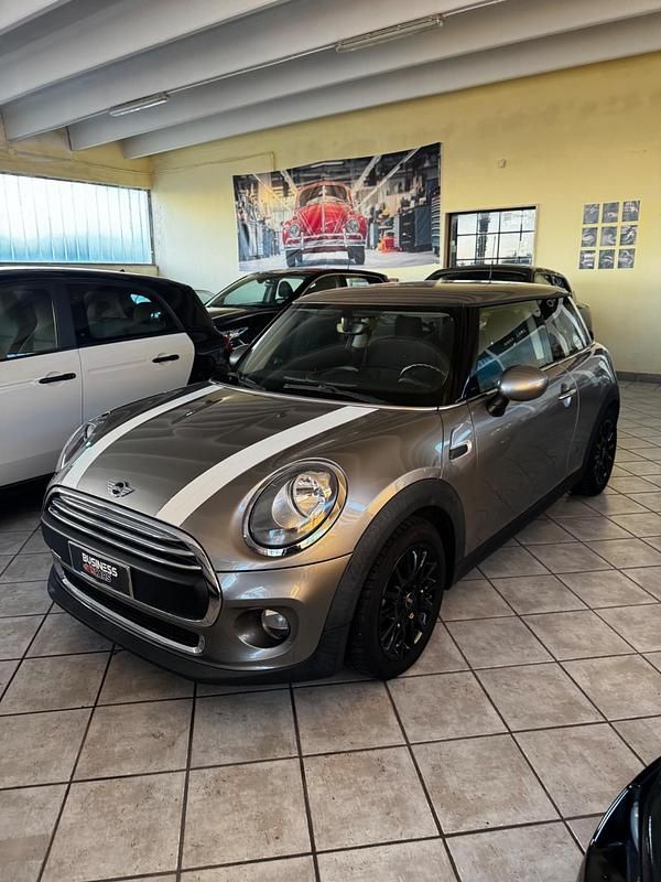 Usata Mini ONE Hype 101 CV (74 kW) 2017 Oro Utilitaria