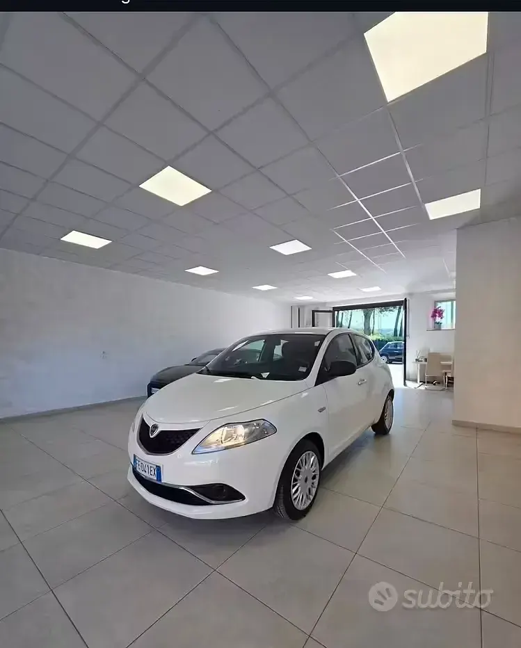 Usata Lancia Ypsilon Gold 69 CV (50 kW) 2016 Bianco Utilitaria