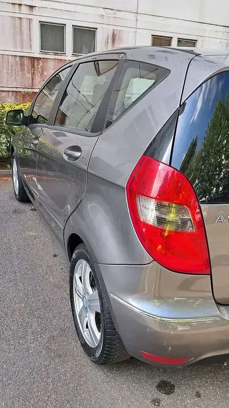 Usata Mercedes A180 Executive 109 CV (80 kW) 2010 Grigio Utilitaria