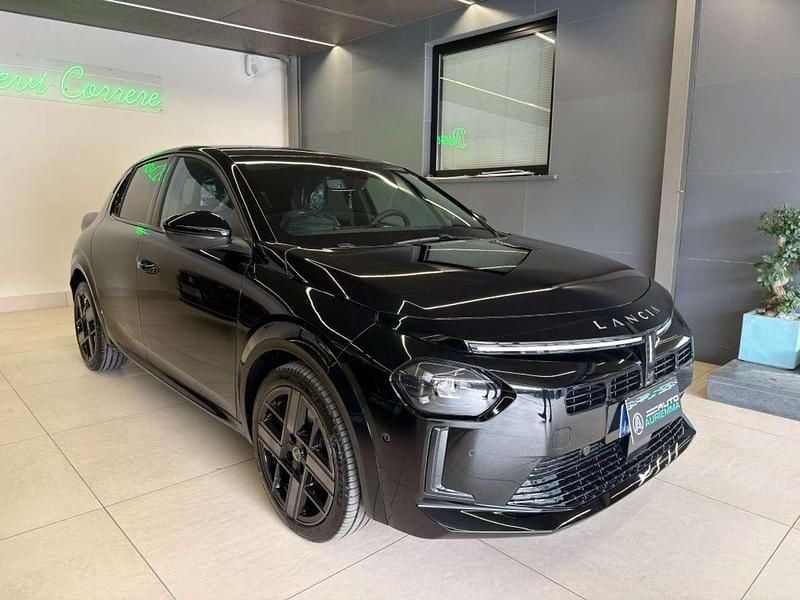 Nuova Lancia Ypsilon 101 CV (74 kW) 2025 Nero Utilitaria