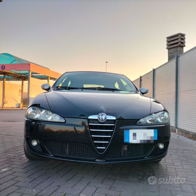 Usata Alfa Romeo 147 Distinctive 150 CV (110 kW) 2005 Nero Utilitaria