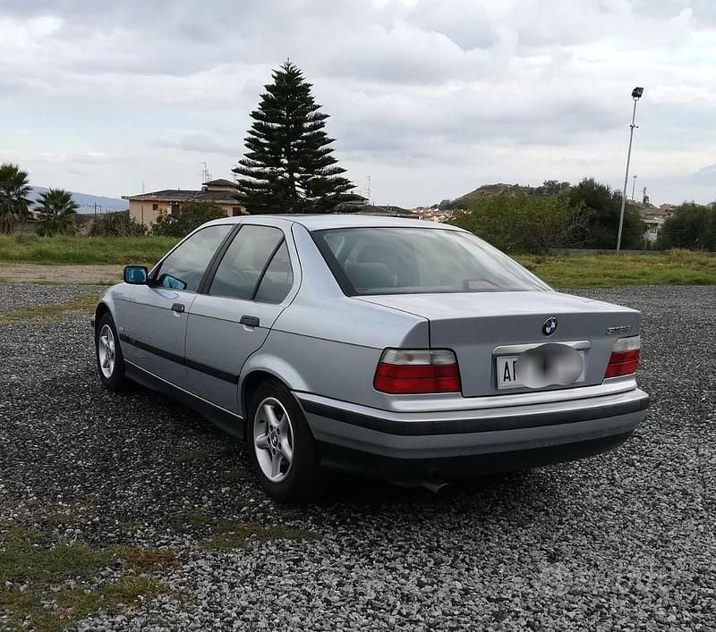 Usata BMW 318 Efficient Dynamics 116 CV (85 kW) 1998 Grigio Berlina