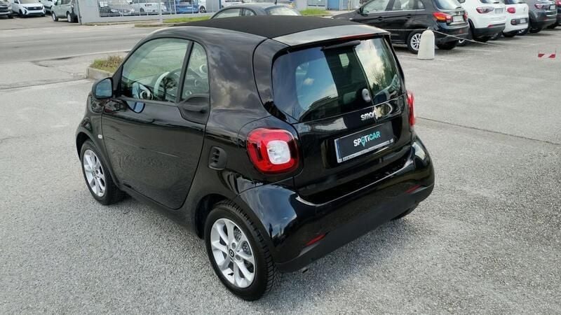 Usata Smart ForTwo Coupé 71 CV (52 kW) 2019 Nero Utilitaria