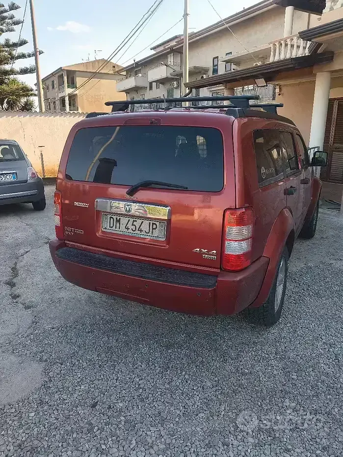 Usata Dodge Nitro 177 CV (130 kW) 2008 Rosso SUV