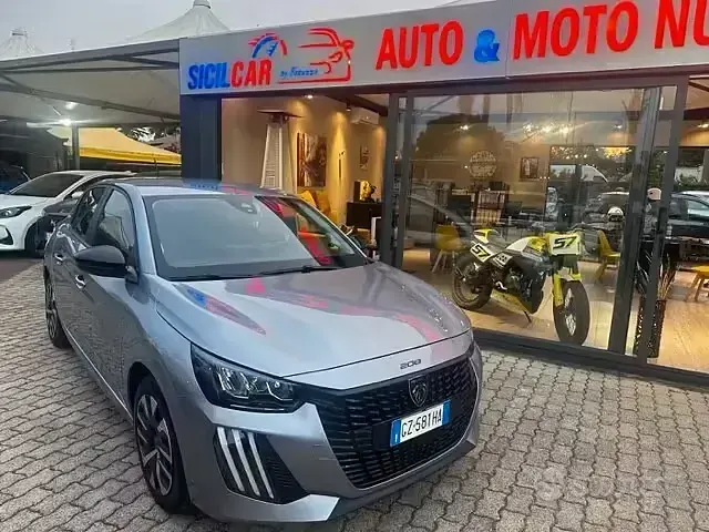 Usata Peugeot 208 Style 101 CV (74 kW) 2025 Grigio Utilitaria