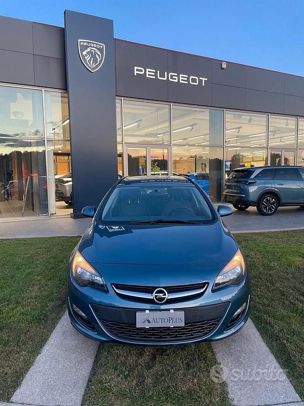 Usata Opel Astra Cosmo 140 CV (102 kW) 2016 Blu Station wagon