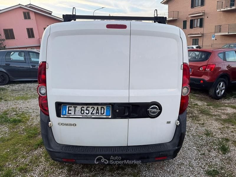 Usata Opel Combo 120 CV (88 kW) 2013 Monovolume