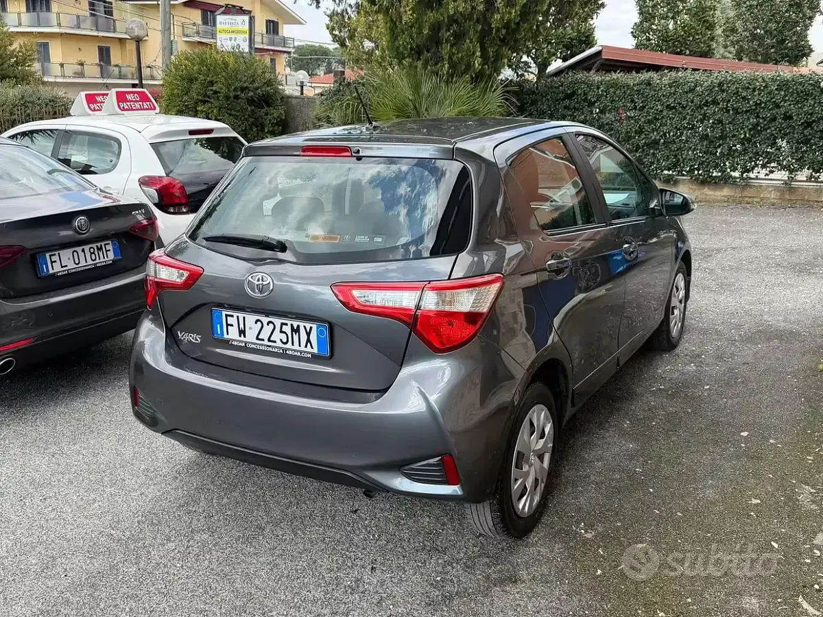 Second-hand Toyota Yaris Lounge 72 CP (52 kW) 2019 Gri Berlinǎ