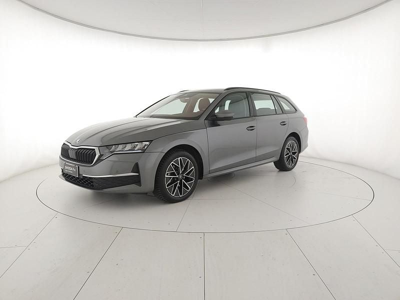 Käytetty Skoda Octavia Executive 150 HP (110 kW) 2025 Harmaa Farmari