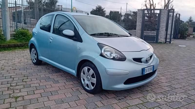 Usata Toyota Aygo Sol 67 CV (49 kW) 2006 Grigio Utilitaria