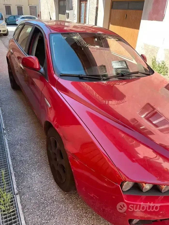 Second-hand Alfa Romeo 159 150 CP (110 kW) 2006 Roșu Break