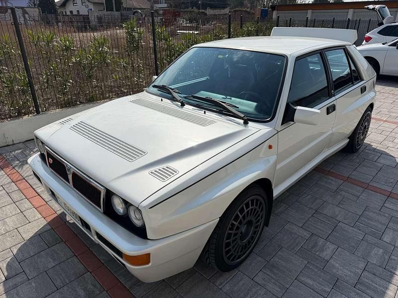 Usata Lancia Delta 211 CV (155 kW) 1994 White pearl Utilitaria