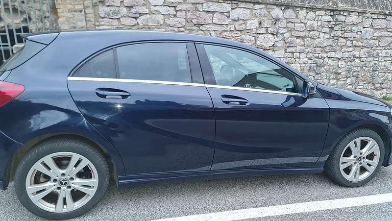 Usata Mercedes A180 109 CV (80 kW) 2018 Blu/azzurro Berlina