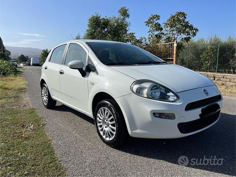Usata Fiat Punto Street 77 CV (56 kW) 2015 Bianco Berlina