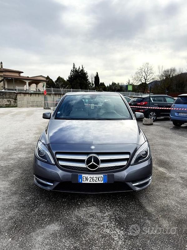 Usata Mercedes B200 Premium 136 CV (100 kW) 2012 Grigio Monovolume