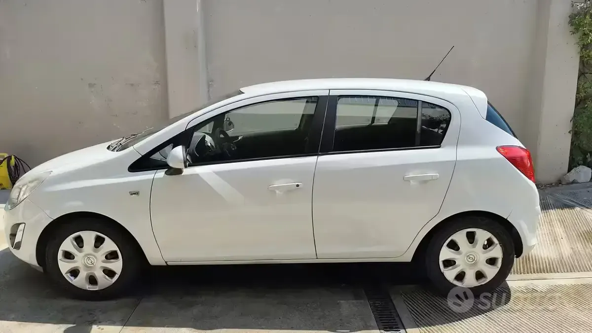 Usata Opel Corsa 85 CV (62 kW) 2012 Bianco Utilitaria
