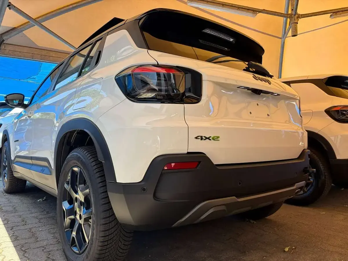 Nuova Jeep Avenger 145 CV (106 kW) 2025 Stone tetto vulcano SUV