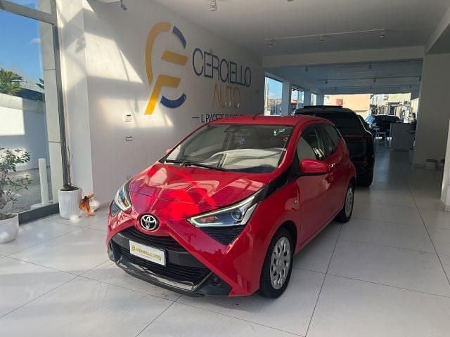 Usata Toyota Aygo Business Edition 72 CV (52 kW) 2021 Rosso Utilitaria