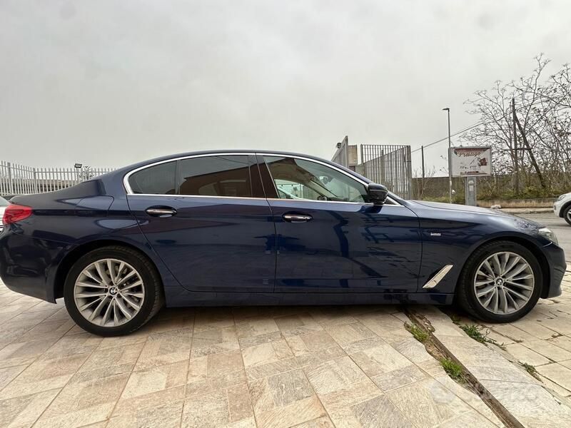 Usata BMW 530 Luxury Line 265 CV (194 kW) 2018 Blu Berlina