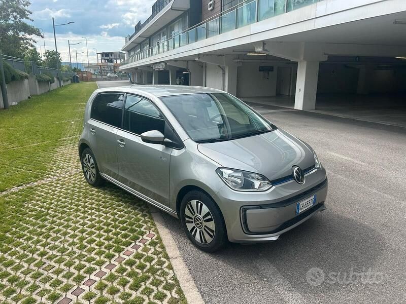 Grigio Usata 2020 VW e-up! Due volumi | 10.000 € (Ottimo prezzo) - Immagine 1/4