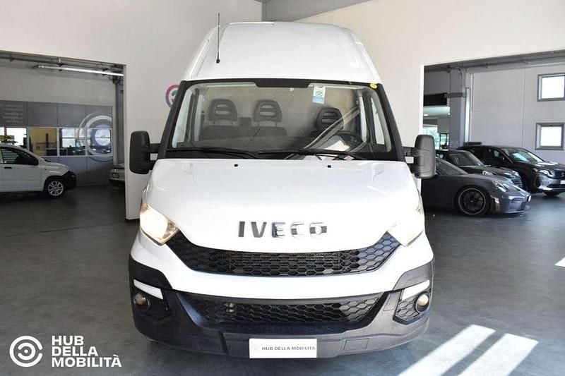 Usata Iveco Daily 136 CV (100 kW) 2017 Bianco Furgone