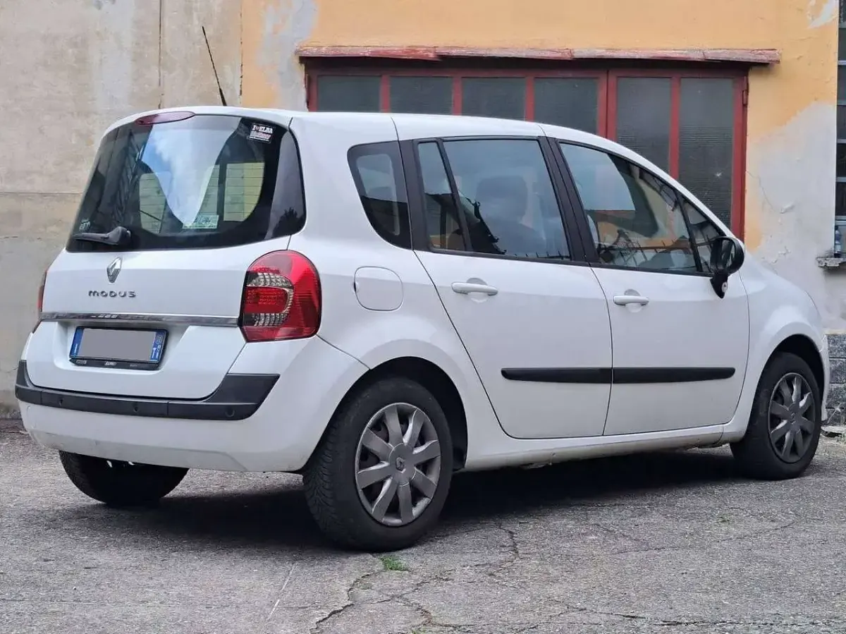 Usata Renault Grand Modus 103 CV (75 kW) 2012 Bianco Monovolume
