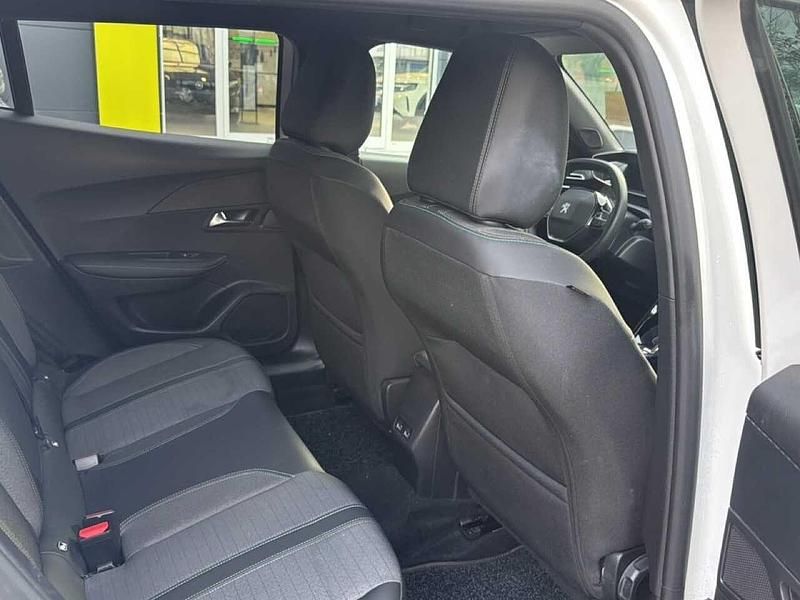 Usata Peugeot e-2008 Allure 100 kW (136 CV) 2023 Bianco SUV