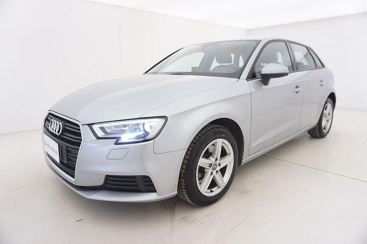 Usata Audi A3 Business 150 CV (110 kW) 2020 Argento Berlina