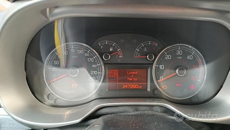 Usata Fiat Grande Punto Sport 90 CV (66 kW) 2007 Nero Utilitaria