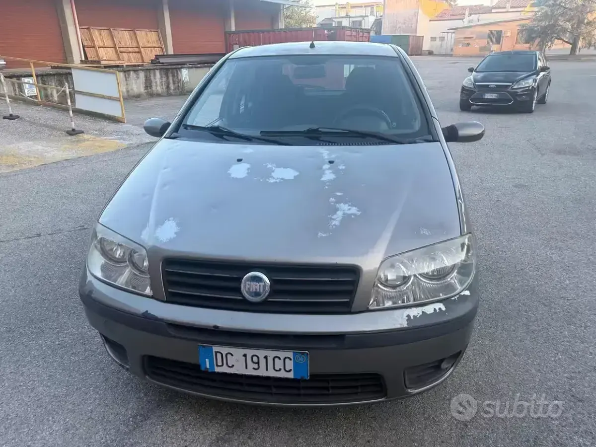 Usata Fiat Punto Dynamic 69 CV (50 kW) 2006 Grigio Utilitaria