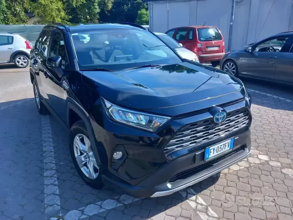 Usata Toyota RAV4 Hybrid Active 178 CV (130 kW) 2020 Nero SUV