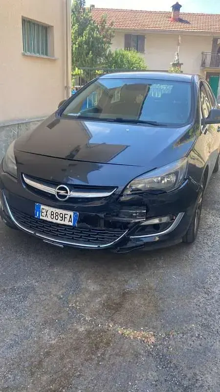Usata Opel Astra Cosmo 140 CV (102 kW) 2014 Berlina