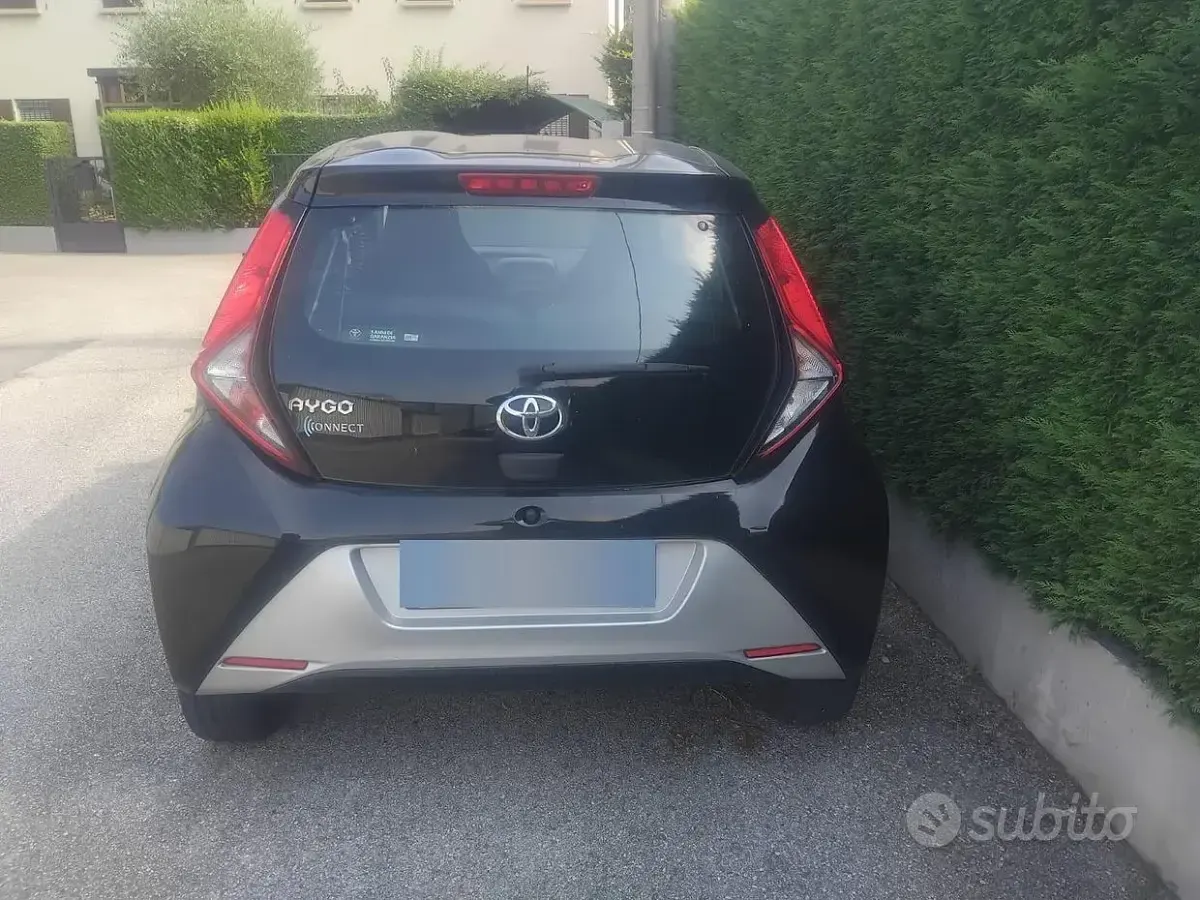 Usata Toyota Aygo X-play 72 CV (52 kW) 2021 Nero Utilitaria