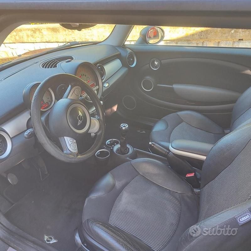 Usata Mini Cooper D 109 CV (80 kW) 2009 Rosso Utilitaria
