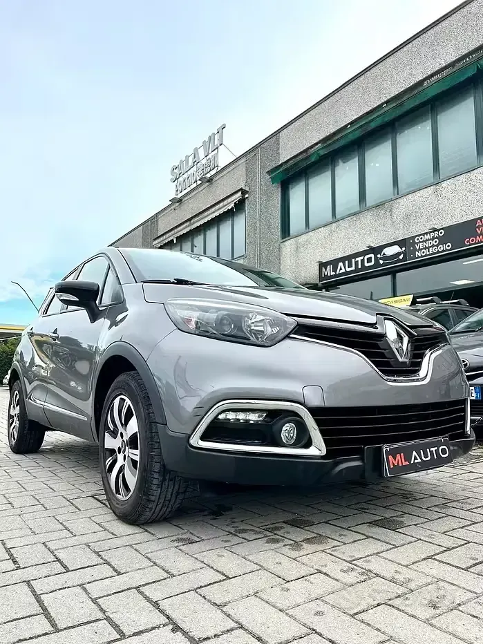 Usata Renault Captur Zen 90 CV (66 kW) 2016 Grigio SUV