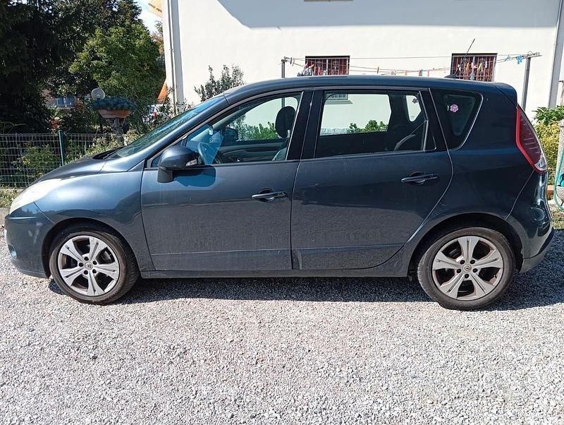 Usata 2010 Renault Scénic III Monovolume | 2300 € (Super prezzo) - Immagine 1/4