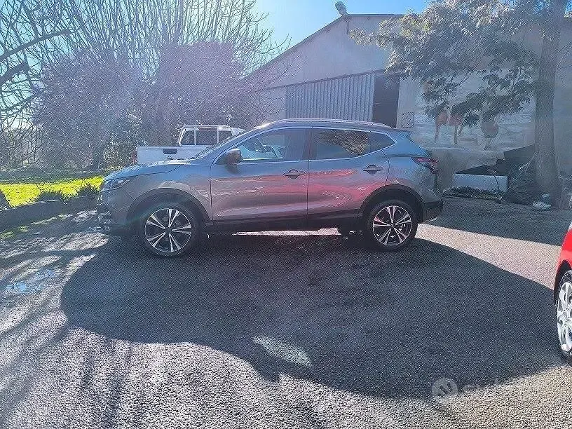 Usata Nissan Qashqai N-Connecta 131 CV (96 kW) 2018 Grigio SUV