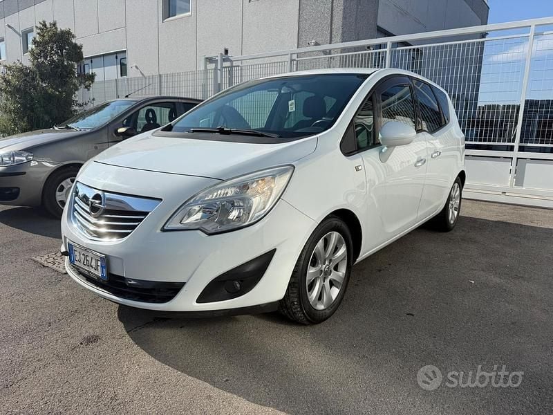 Usata Opel Meriva Cosmo 95 CV (69 kW) 2011 Bianco Monovolume