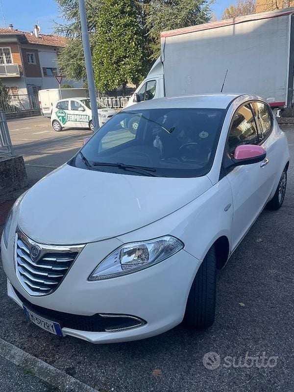 Usata Lancia Ypsilon 95 CV (69 kW) 2012 Bianco Utilitaria