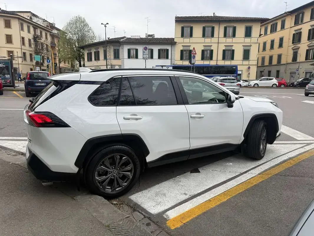 Usata Toyota RAV4 Hybrid 222 CV (163 kW) 2023 Bianco SUV