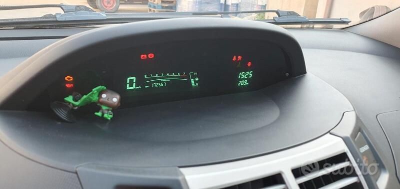 Nero Usata 2007 Toyota Yaris Due volumi | 3000 € (Buon prezzo) - Immagine 1/4