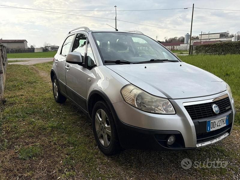 Usata Fiat Sedici 120 CV (88 kW) 2006 Grigio SUV