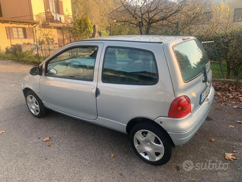 Grigio Usata 2004 Renault Twingo Utilitaria | 2500 € (Buon prezzo) - Immagine 1/4