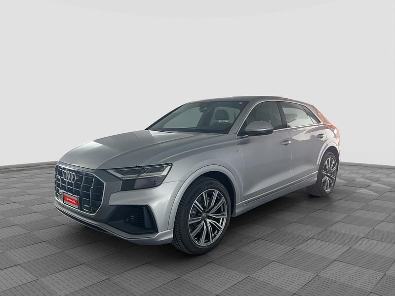 Usata Audi Q8 Sport 286 CV (210 kW) 2020 Argento floret SUV