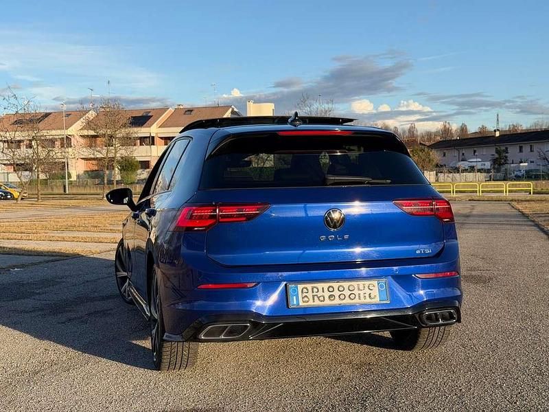 Usata VW Golf VIII R-line 150 CV (110 kW) 2022 Blu/azzurro Berlina