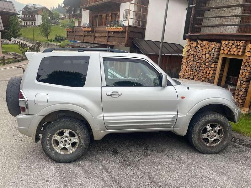 Usata Mitsubishi Pajero 160 CV (117 kW) 2001 Grigio SUV