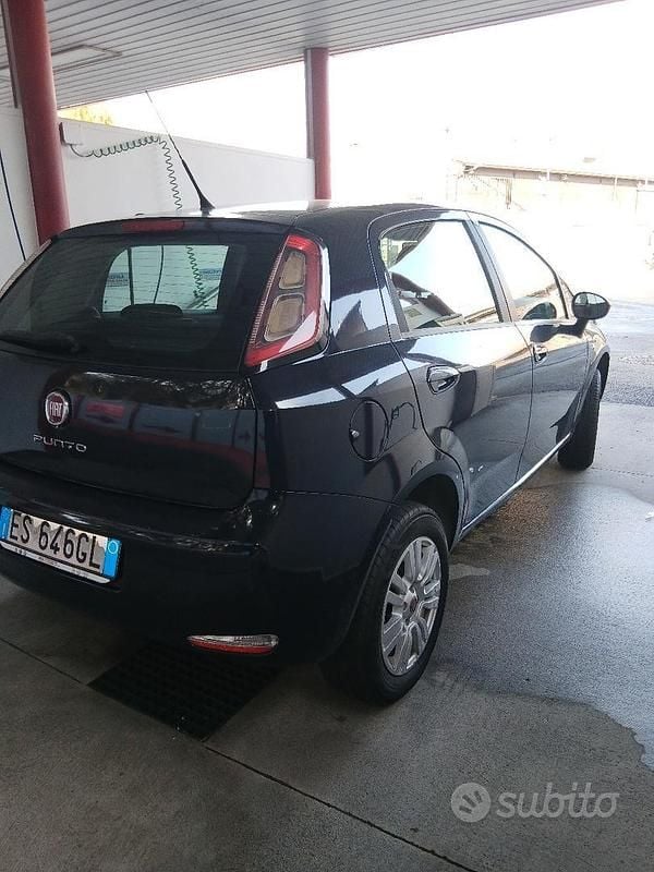 Usata Fiat Punto 77 CV (56 kW) 2013 Blu Berlina