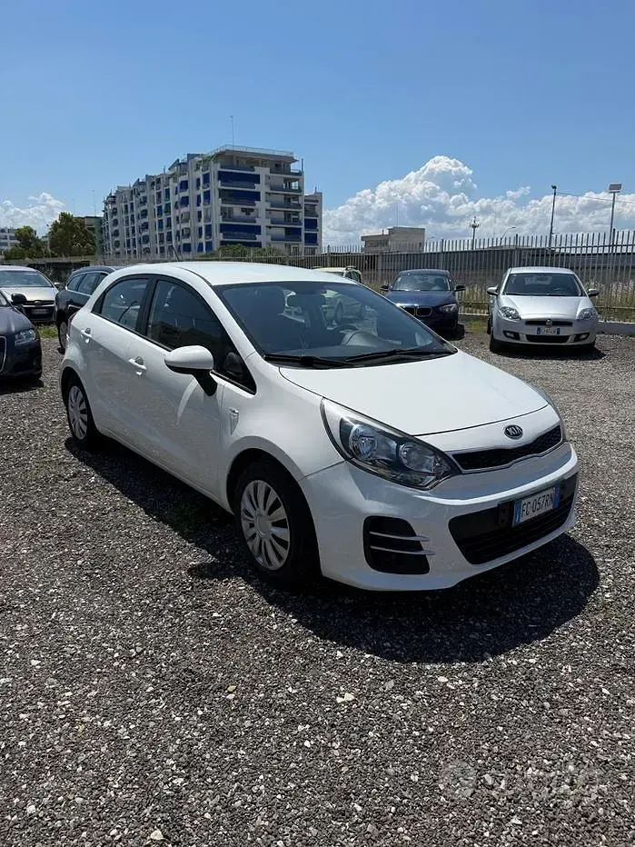 Usata Kia Rio 75 CV (55 kW) 2016 Bianco Utilitaria